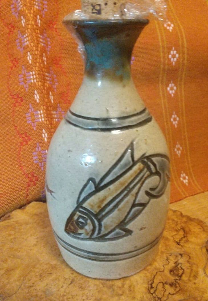 【金城次郎】 魚紋徳利