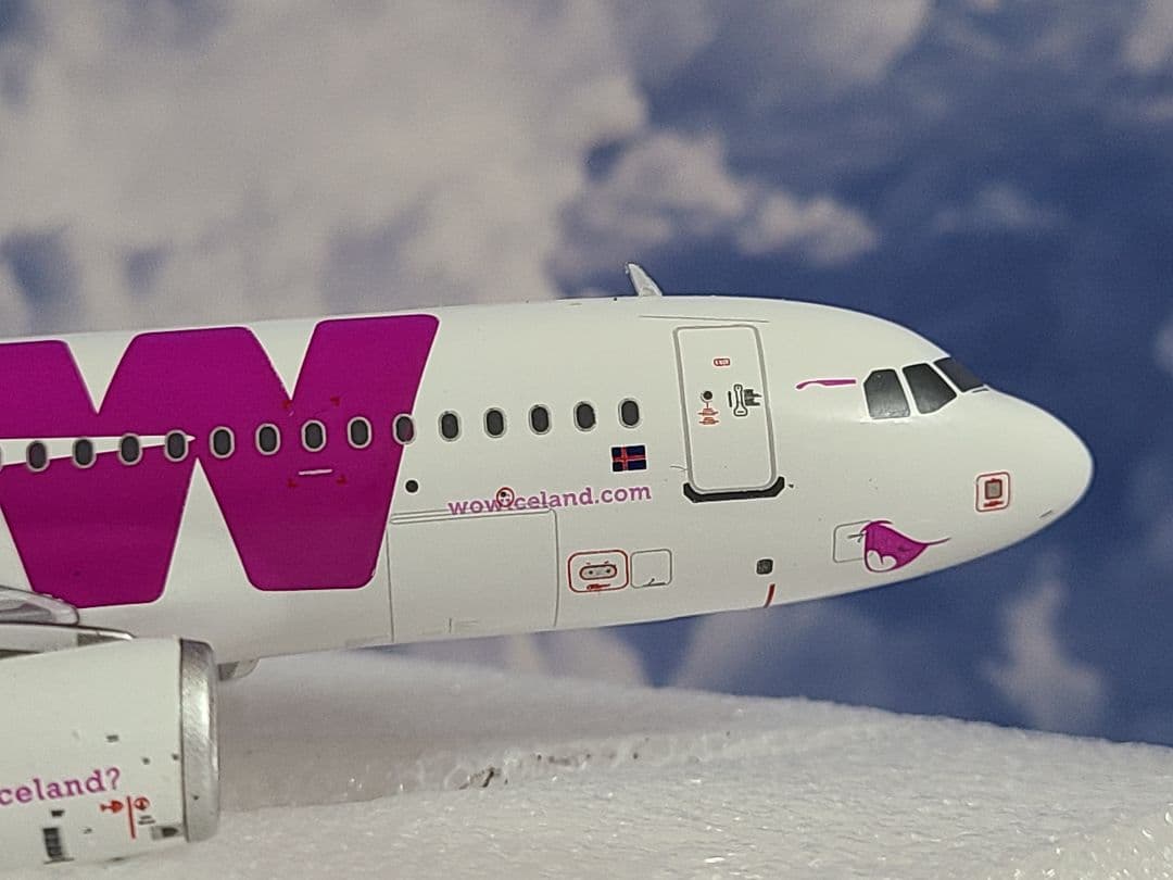 専用品 A320-200 WOW航空 LZ-WOW　1/200 新品・未使用品
