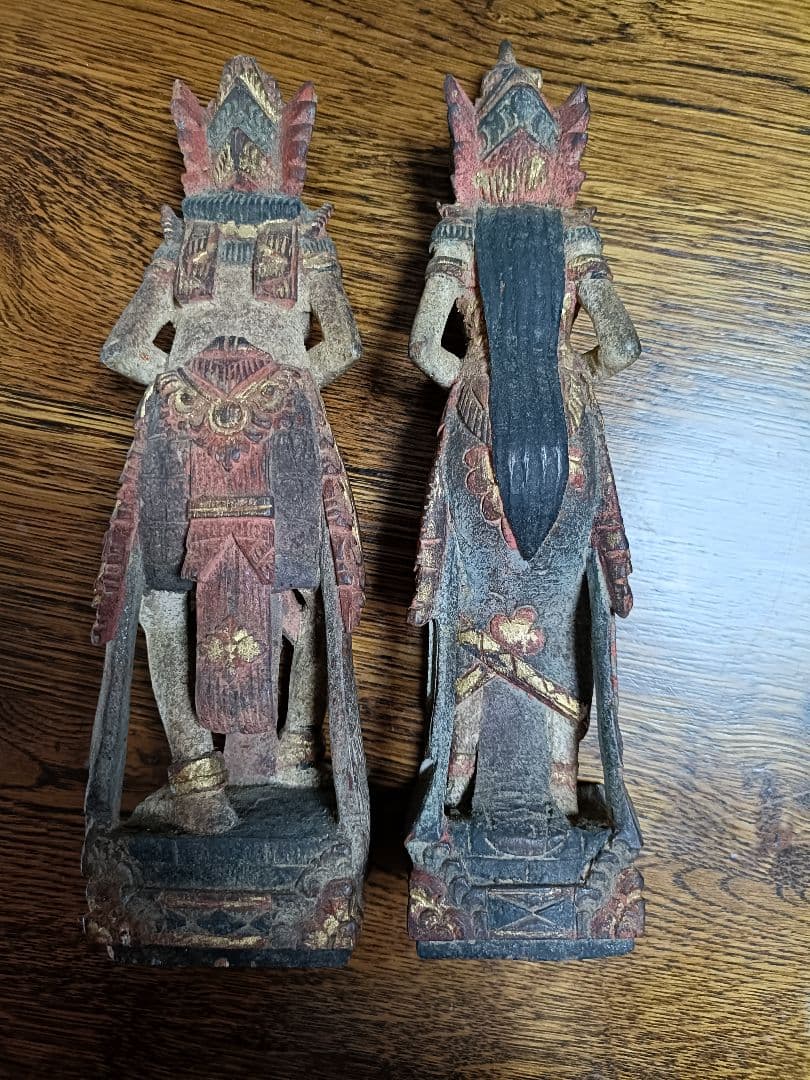バリ島購入木製工芸品２体　２４センチ