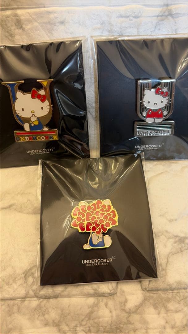 UNDERCOVER ハローキティ ピンバッジ 3個セット