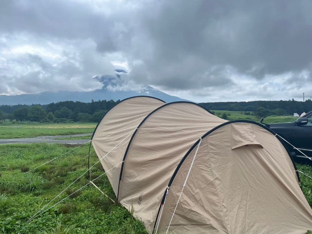 ベージュ タン　ドーム型 キャンプテント カマボコテントスラッシュ