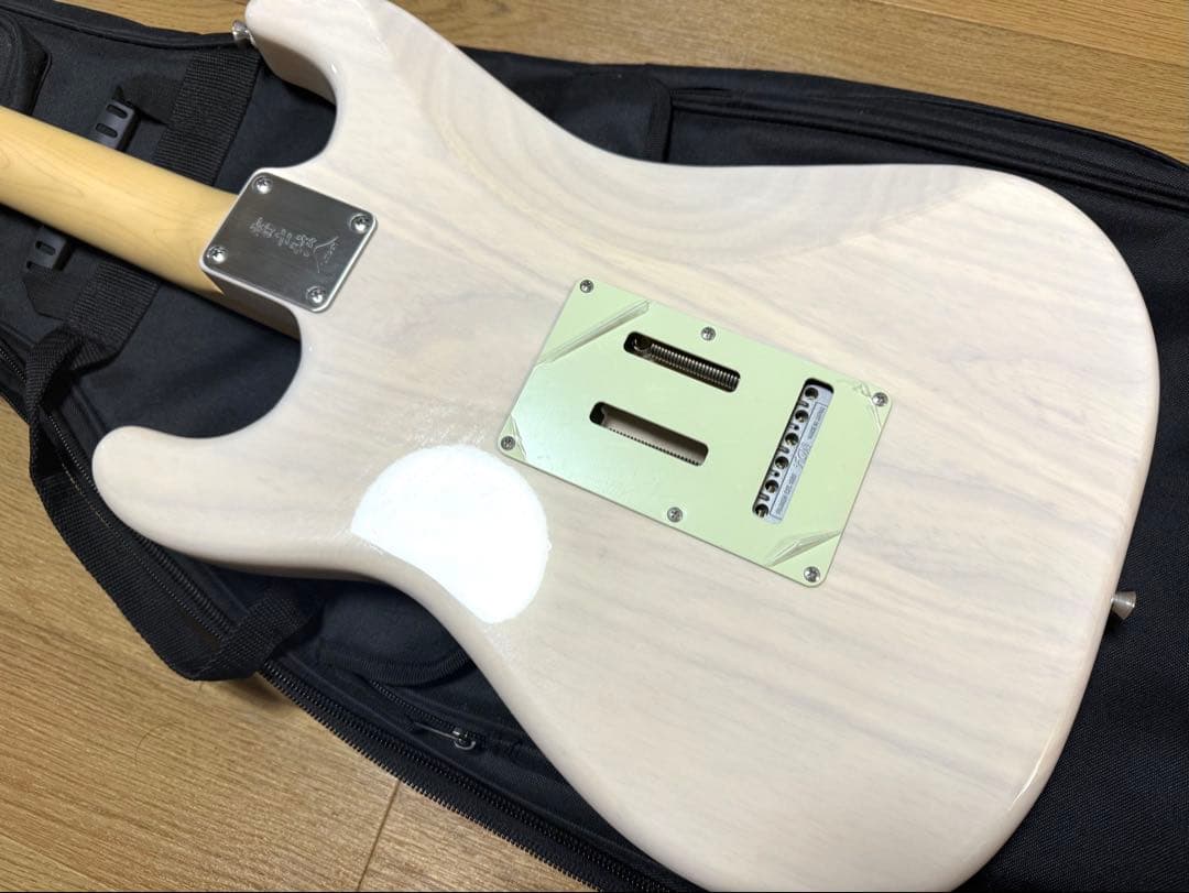 Neo Classic NST110MAH-WB ストラト