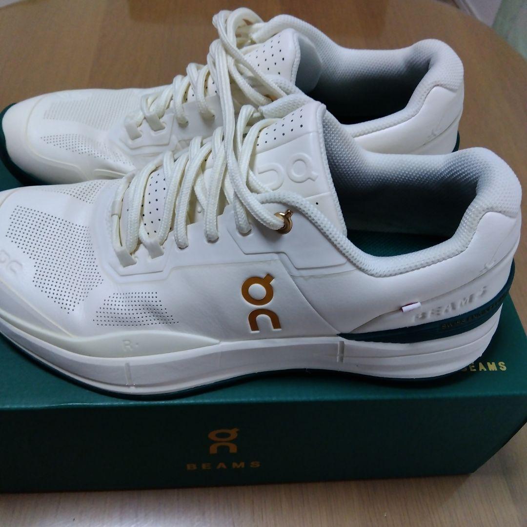 On THE ROGER PRO BEAMS ホワイト27センチ