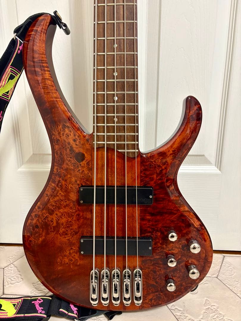 激レア 程度良いBTB775PB 杢目も良く鳴りも良い 5弦ベース ハードケース