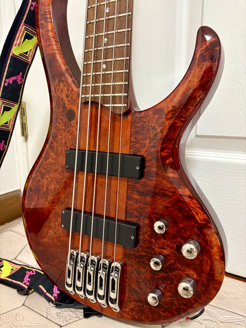 激レア 程度良いBTB775PB 杢目も良く鳴りも良い 5弦ベース ハードケース