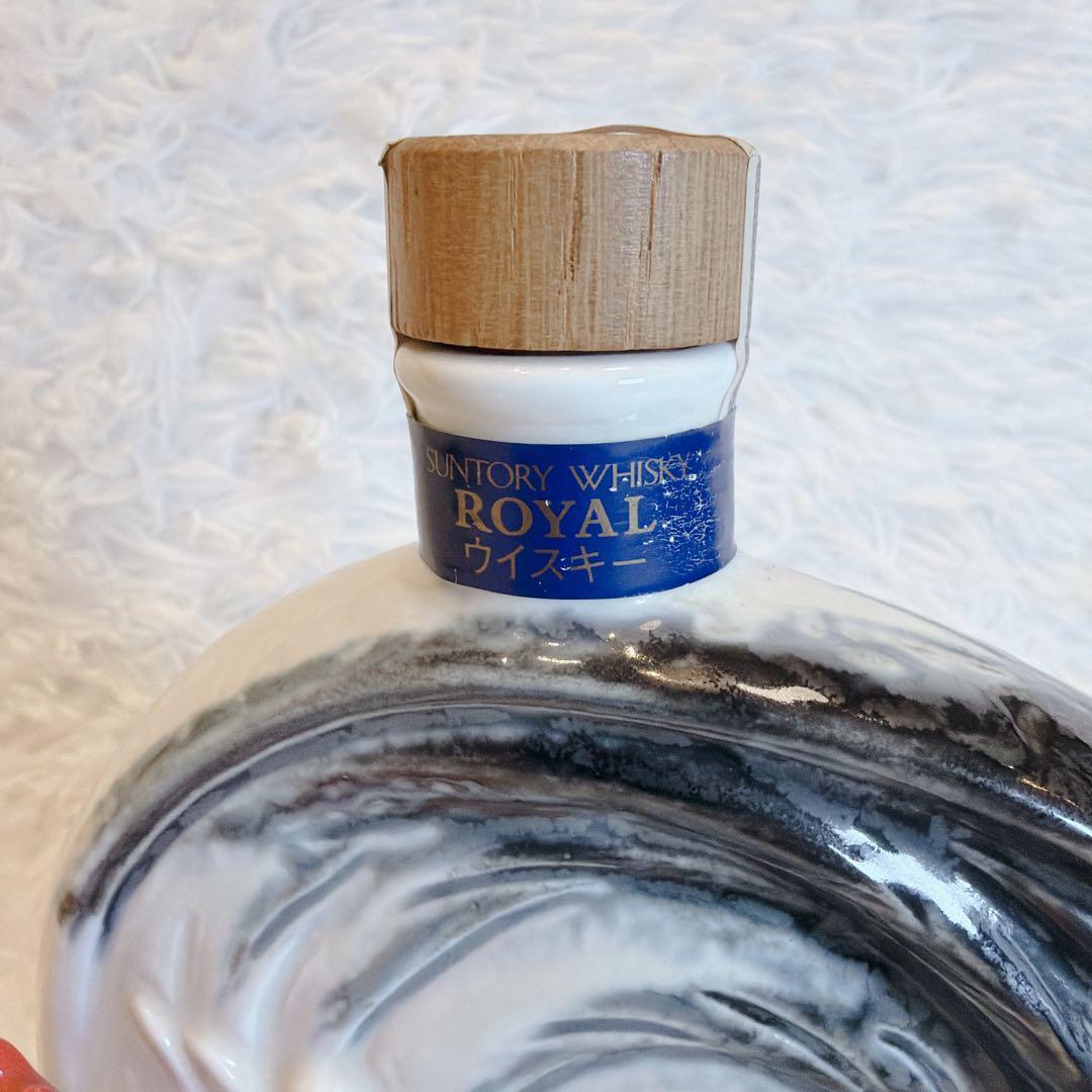 【未開栓・美品】サントリー ローヤルウイスキー 干支ボトル 酉 鶏 陶器ボトル