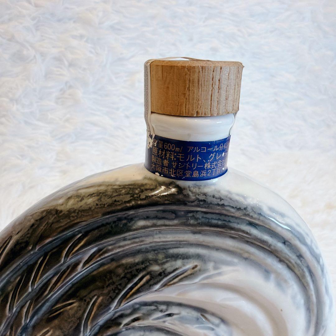 【未開栓・美品】サントリー ローヤルウイスキー 干支ボトル 酉 鶏 陶器ボトル