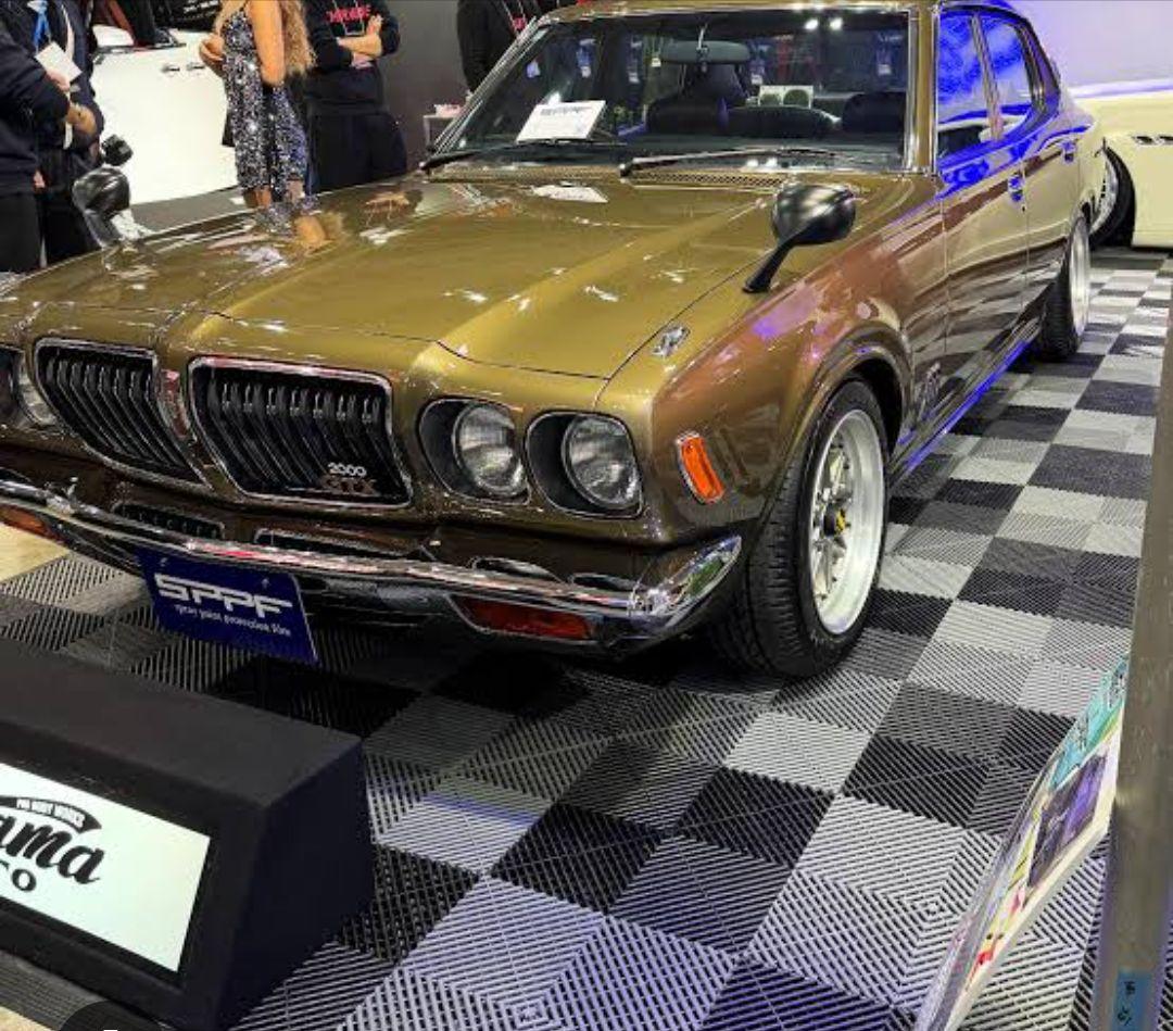 仕上げ中　610 ブルーバードu 2000GT-X サメブル