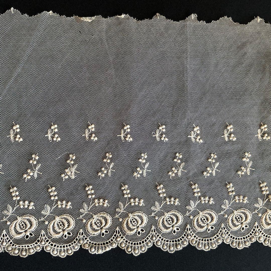 【２】フランスアンティーク　未使用　幅広　チュールレース　刺繍　ビスクドール