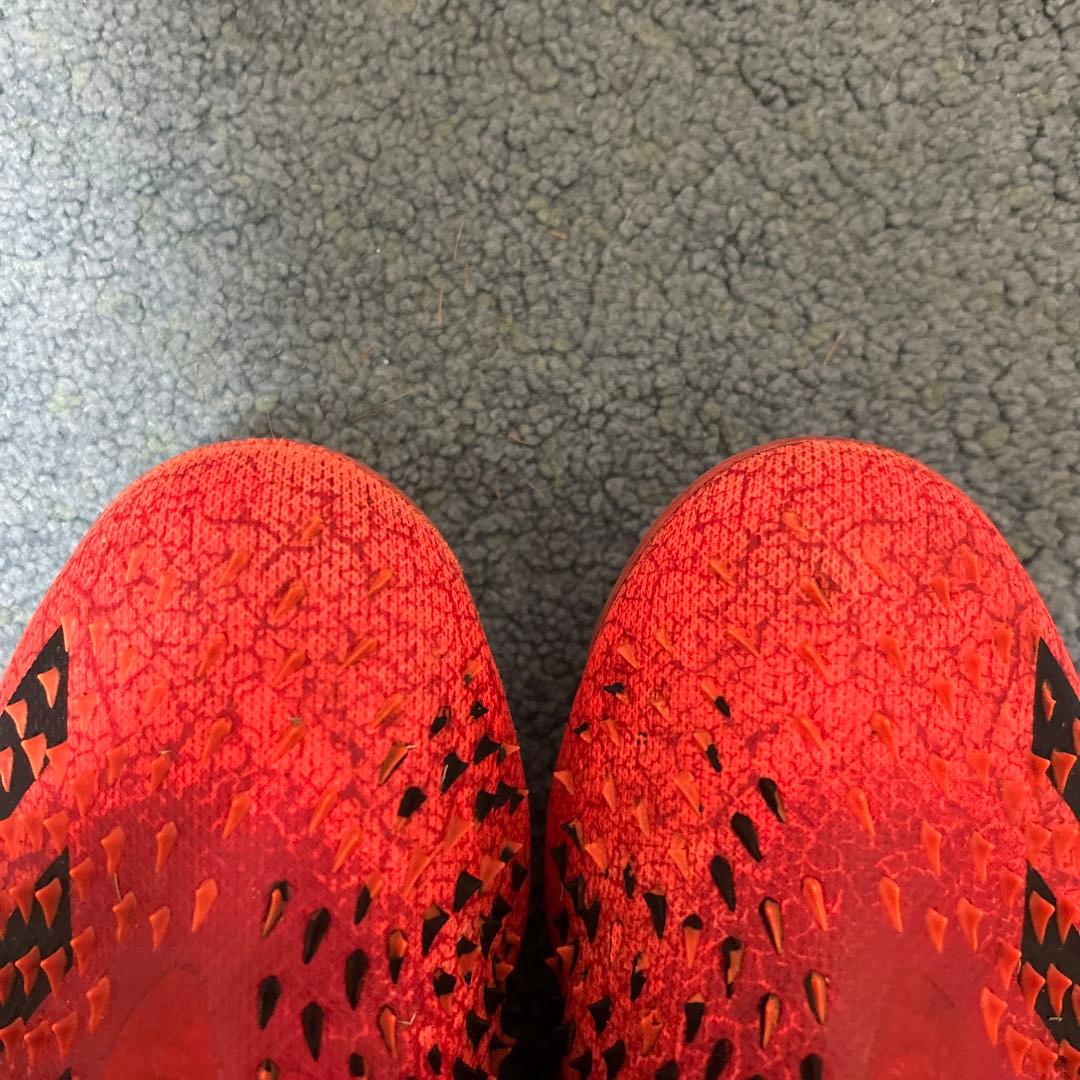 プレデター　サッカー　スパイク　adidas デーモンスキン　デーモン