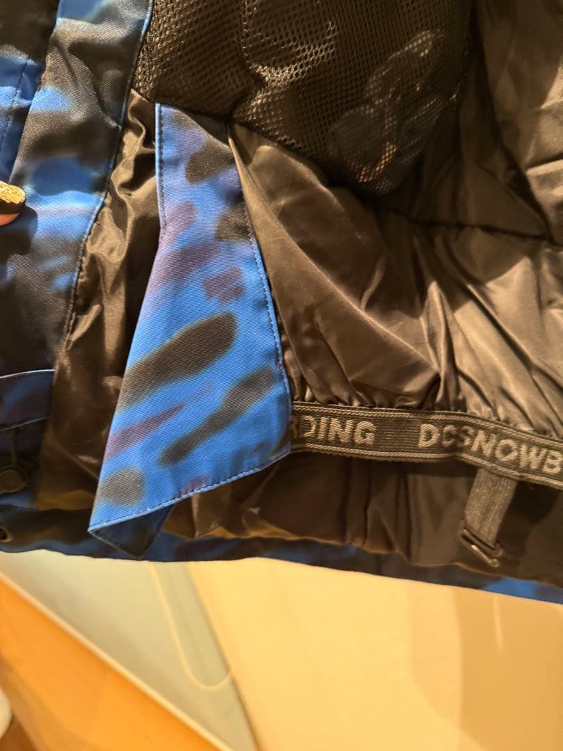 スノーボードウェア DC 青と黄色迷彩　140cm