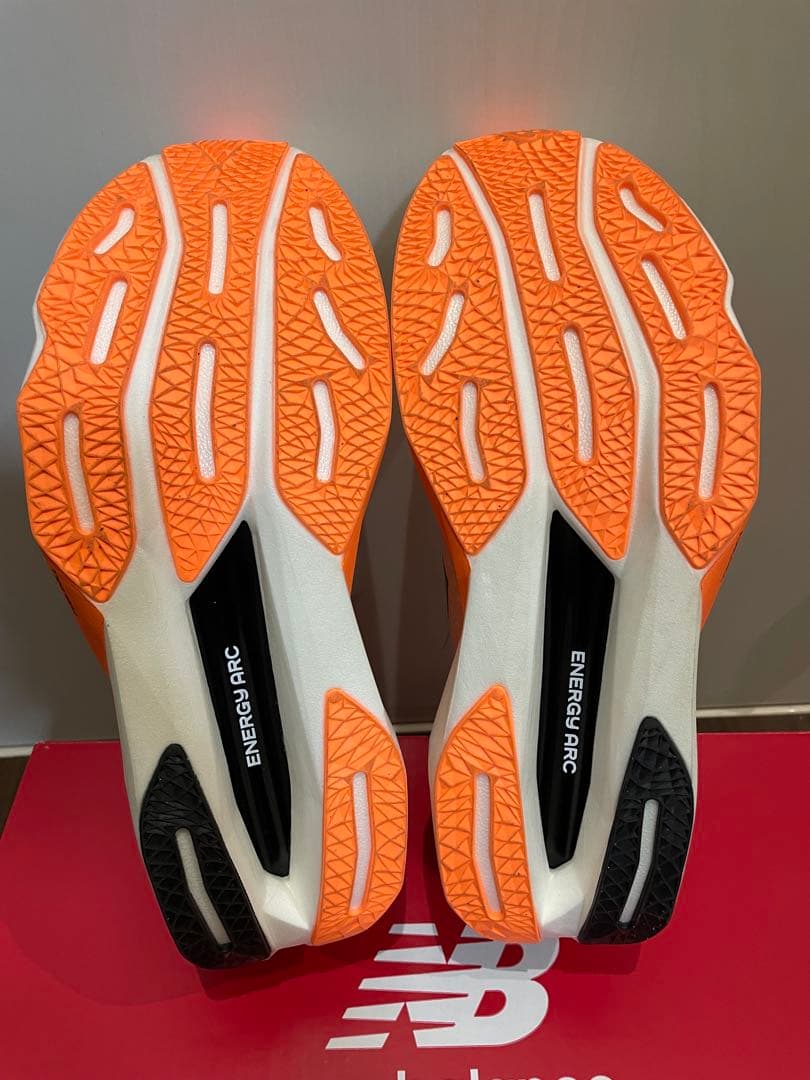 ニューバランス　フューエルセルスーパーコンプエリート V4 27cm