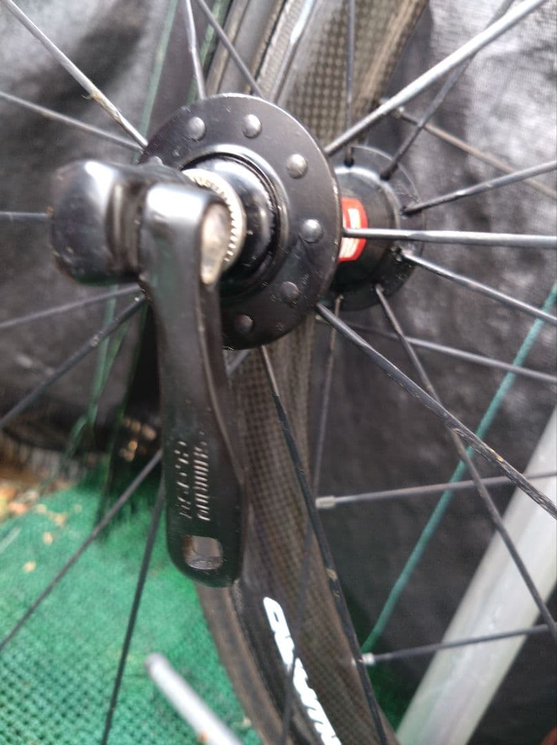 タイヤホイールスプロケ前後で2.3kg 超軽量FFWD F4R カーボンホイール