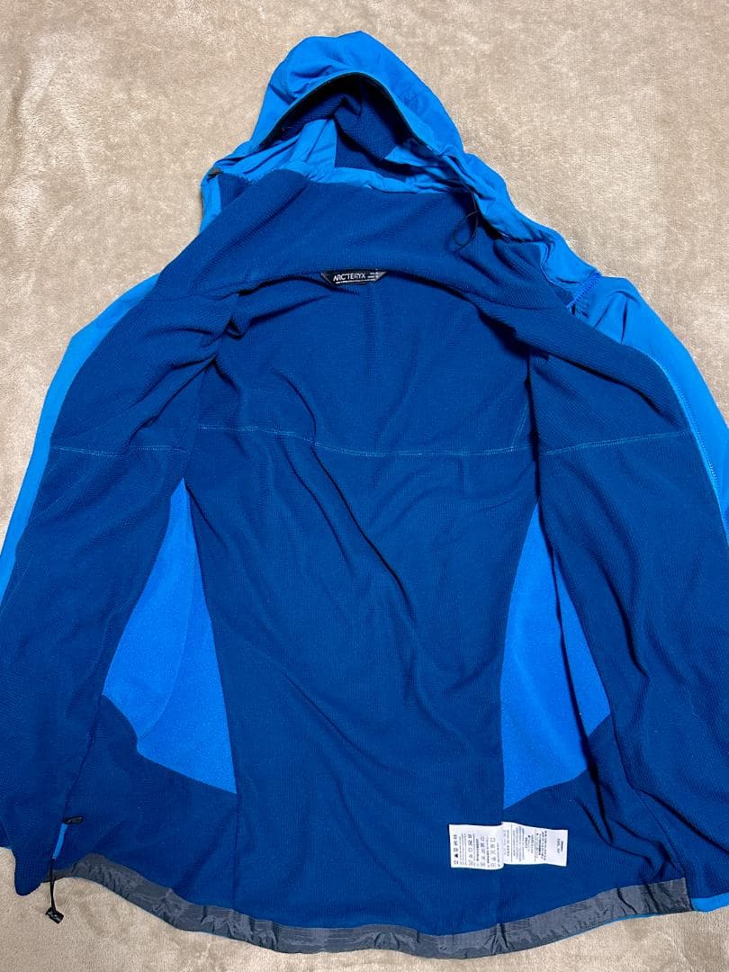 【極美品】アークテリクス アトムLTフーディ M ブルー CA34438