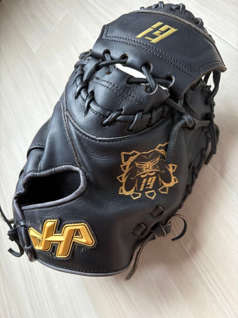 ト*ラ様 ハタケヤマ 硬式 キャッチャーミット 甲斐拓也選手 1000試合達成記