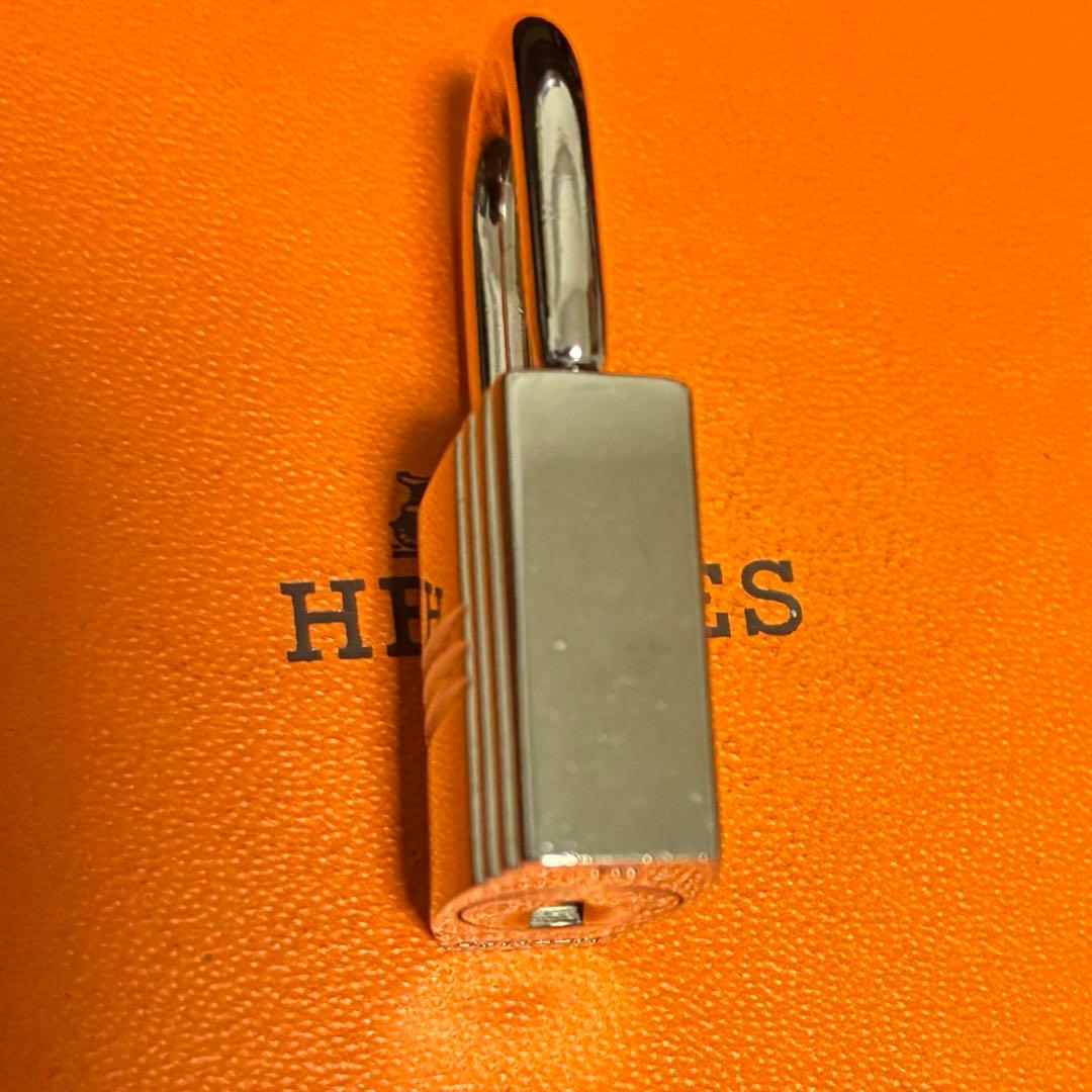 エルメス シルバー　カデナ　南京錠　パドロック　鍵　キー　NO114