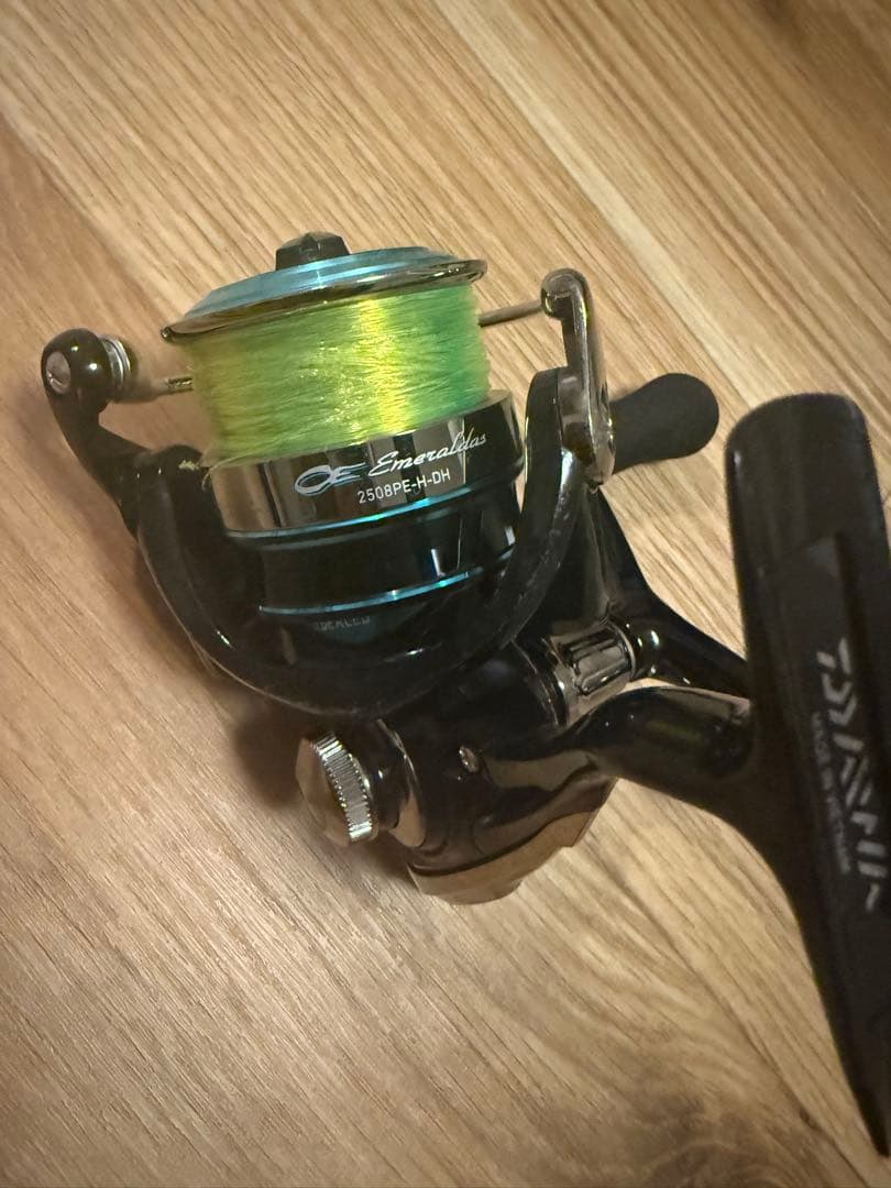 ダイワ スピニングリール エメラルダス　2508PE-H-DH