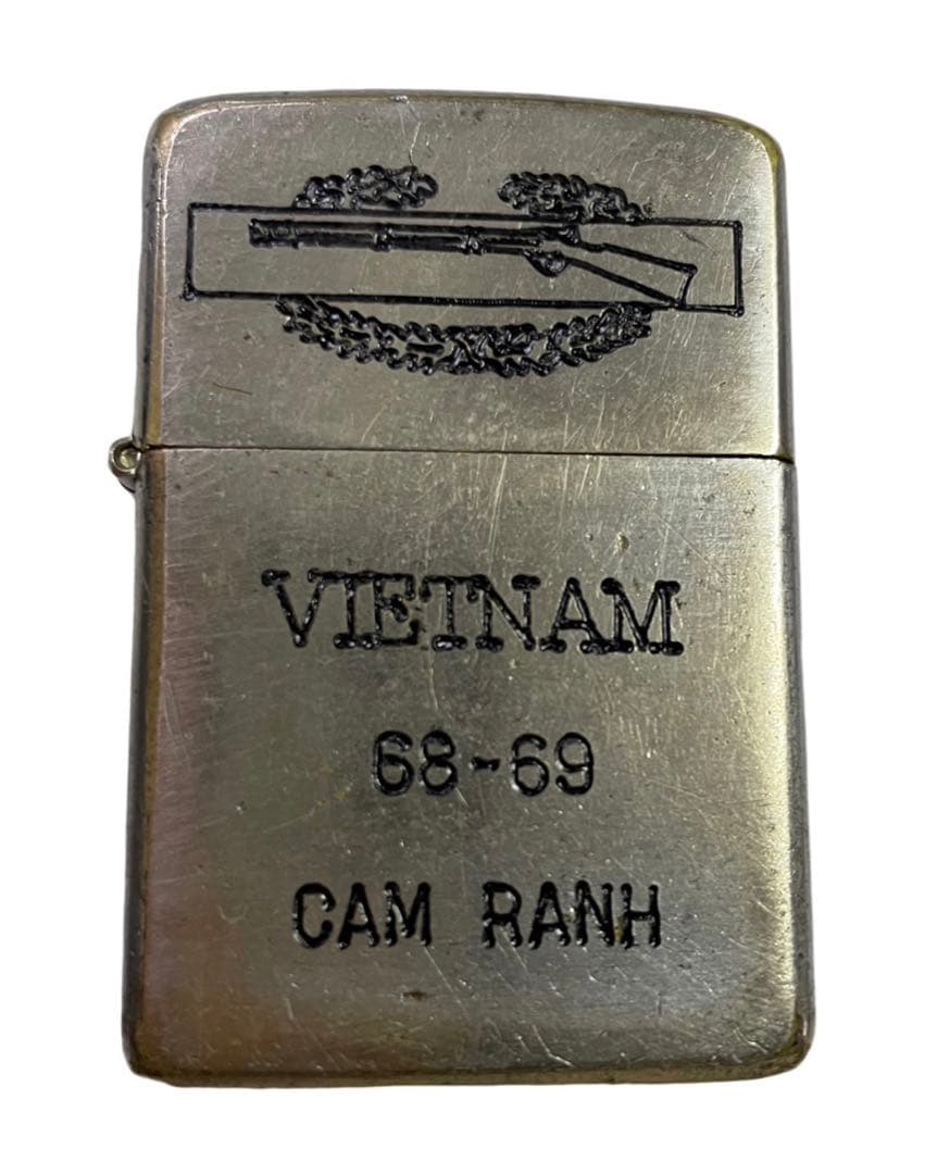 米陸軍ベトナム戦争本物ベトナムZippo1968 戦闘歩兵章・第一騎兵師団希少品