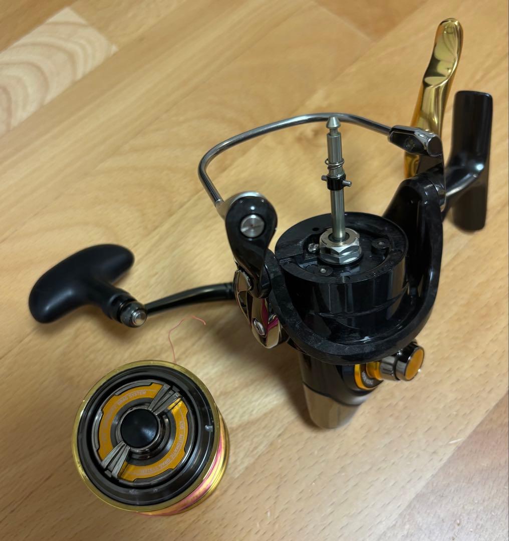 ダイワ　15TOURNAMENT iso 3000H-LBD右巻き