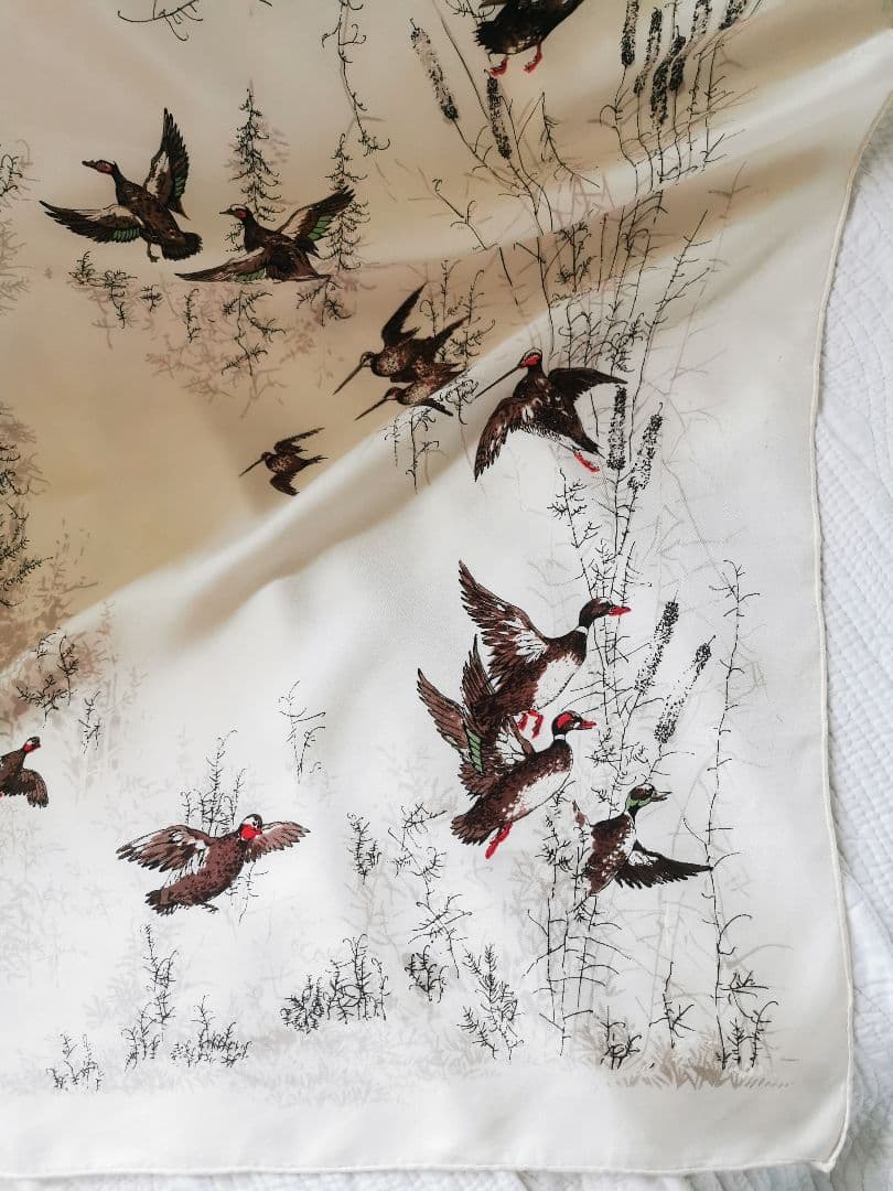 アンティーク フランス シルクスカーフ 鴨の飛翔 森林の湖 蒲の穂 地模様入り