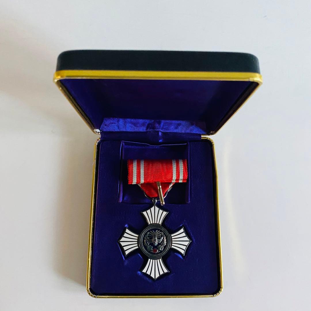 古美術　日本赤十字社 銀色有功章 バッジ ピンバッジ 章銀有功章 明治21年