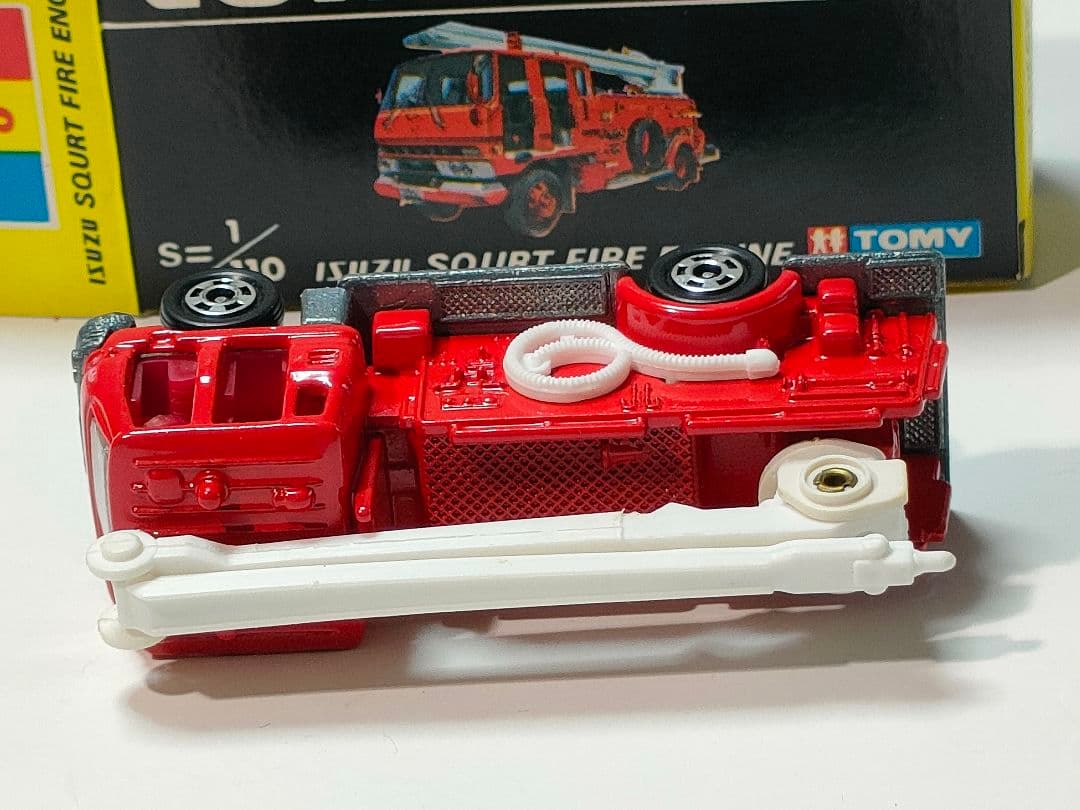 黒箱トミカ 3　イスズ　スクアート消防車　美品　日本製　デッドストック