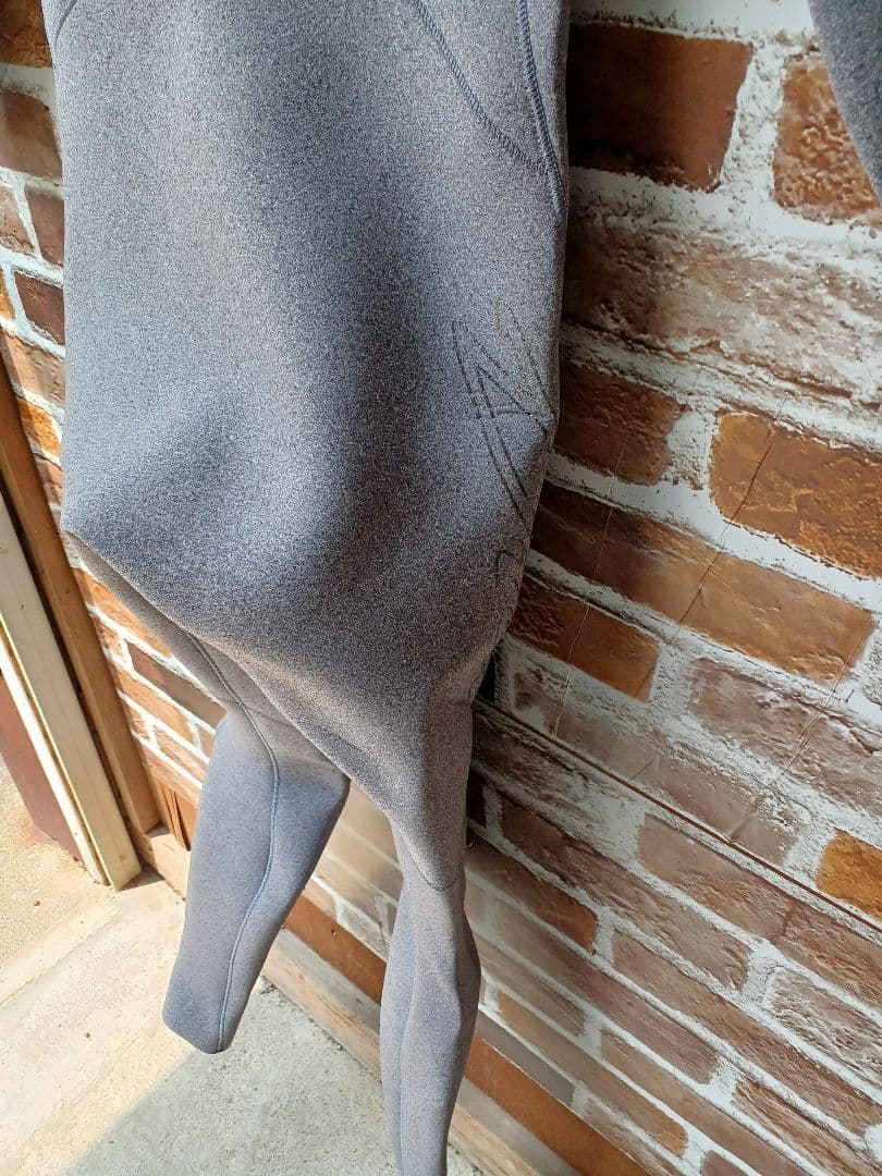 極美品『view』セミドライスーツグレー ネックエントリー 首バンド付