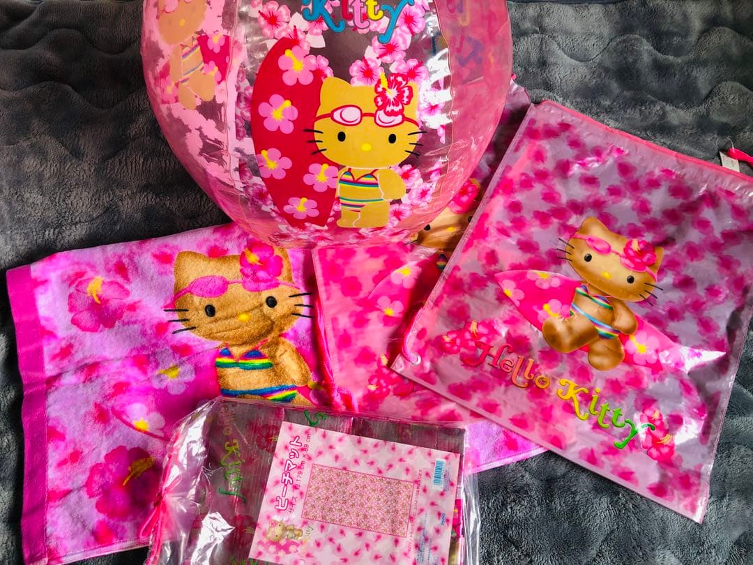 サンリオ　ハローキティ　バスタオル　ビーチボール　ビーチマット　ナップサック