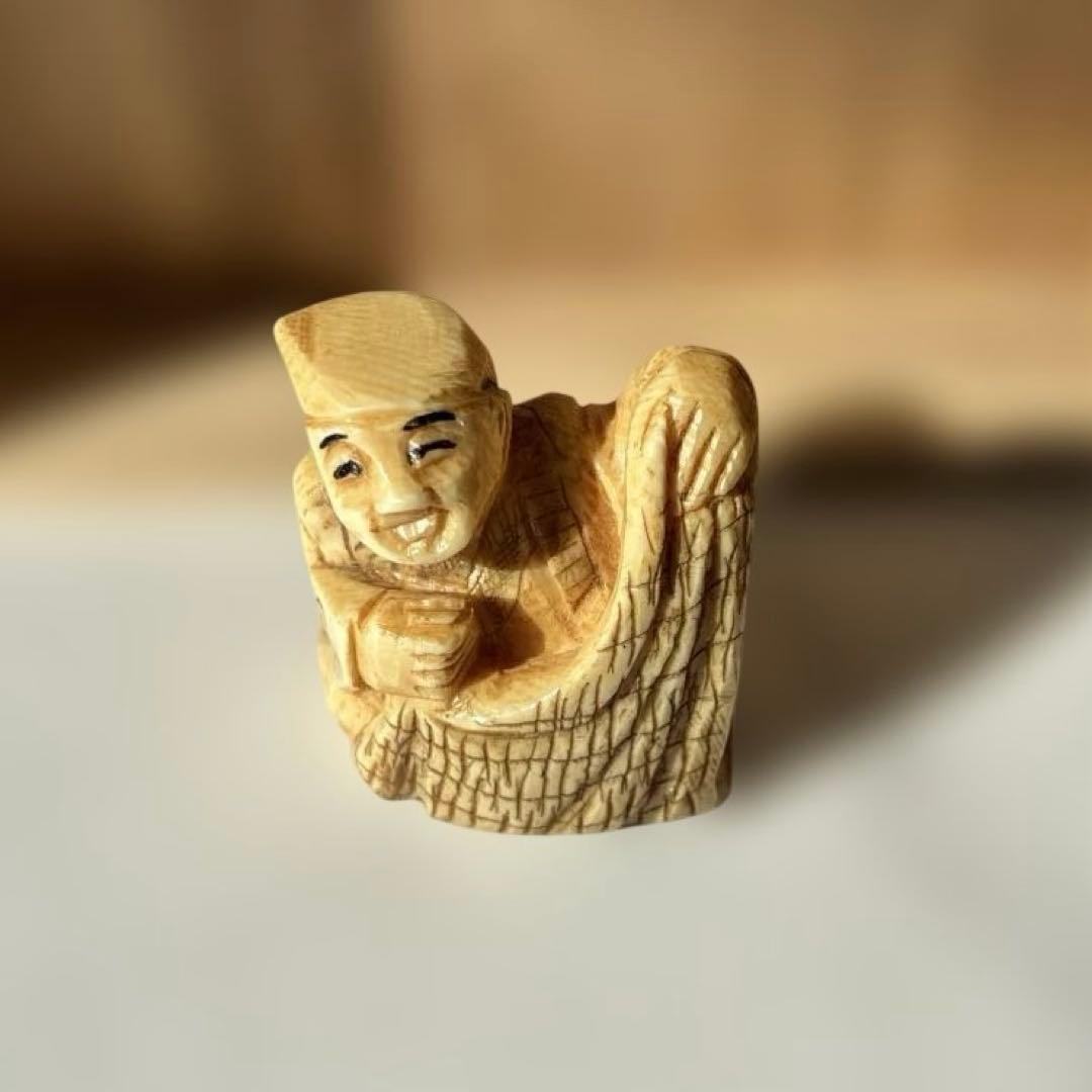 アンティーク 根付 漁師 網引き 彫刻 縁起物 提げ物