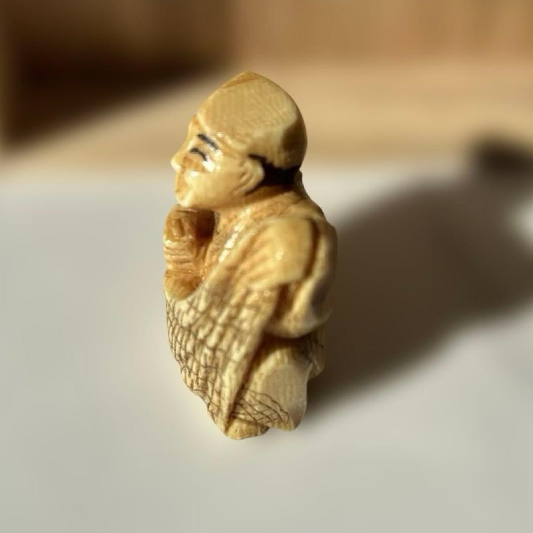 アンティーク 根付 漁師 網引き 彫刻 縁起物 提げ物