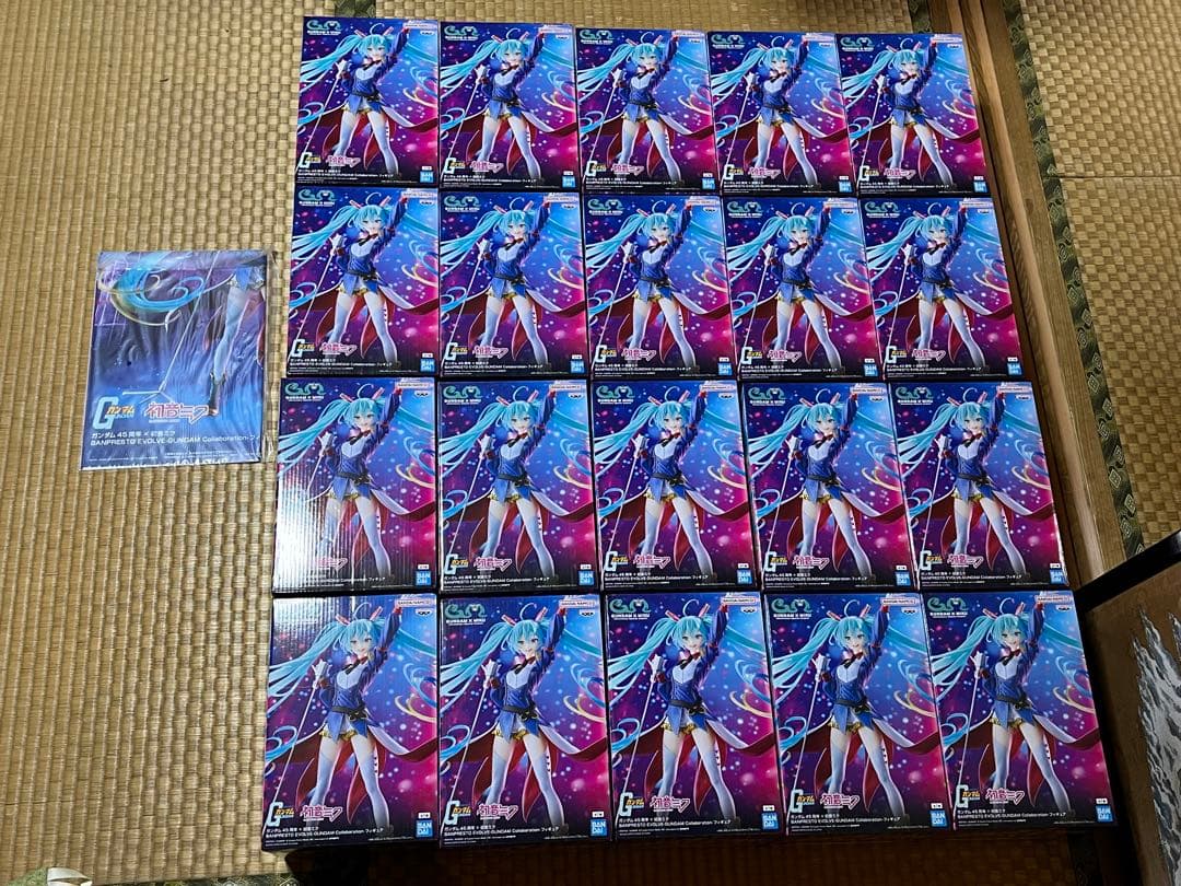 初音ミク ガンダム45周年 GUNDAM フィギュア 20個セット ポスター付き