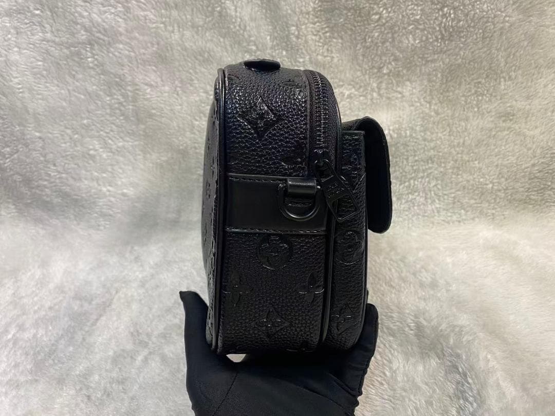 Louis Vuitton ブラックレザーショルダーバッグ