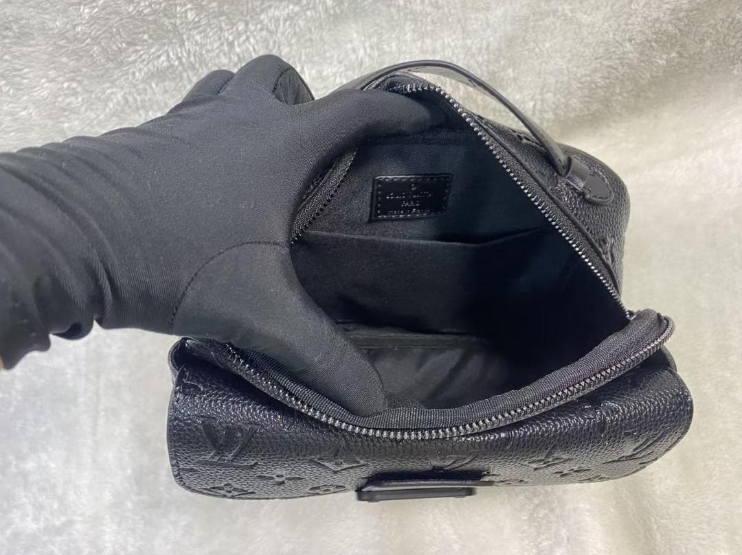 Louis Vuitton ブラックレザーショルダーバッグ