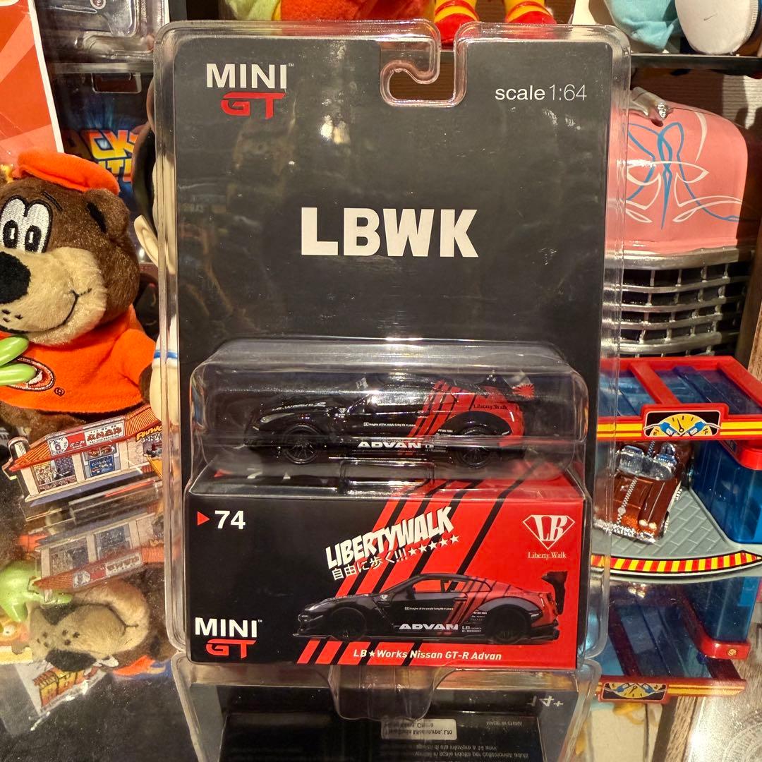 ミニカー MINI GT LBWK 74 Nissan GT-R 1:64