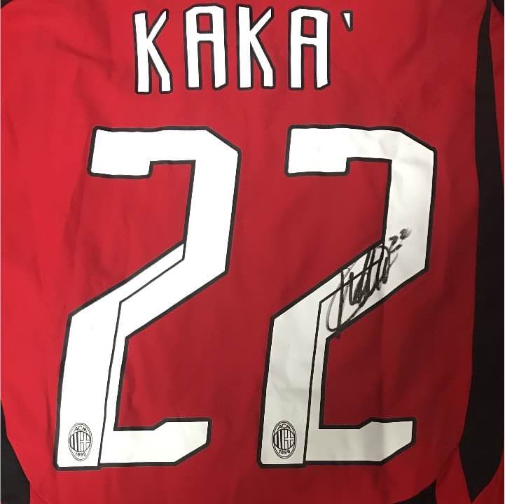 カカ サイン入りユニホーム