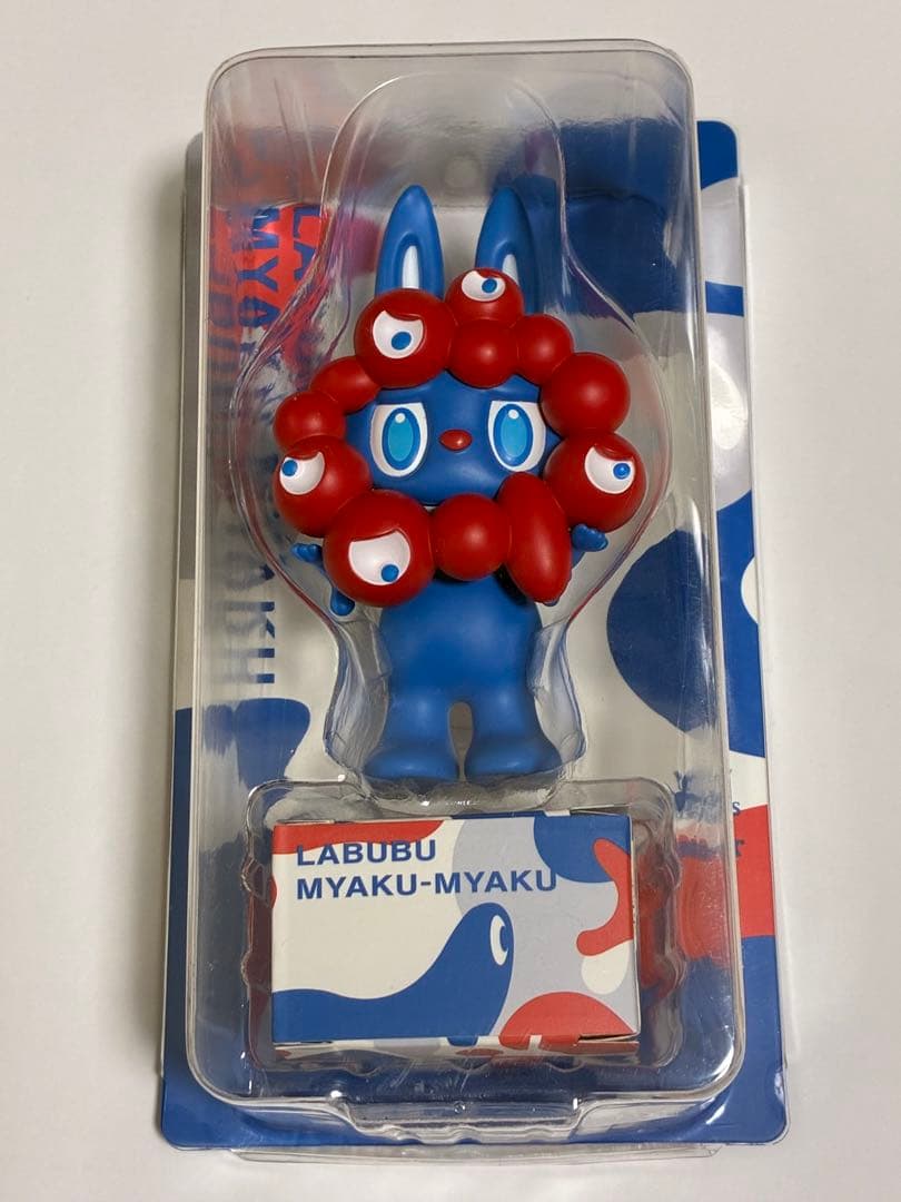 LABUBU MYAKU-MYAKUストラップ付フィギュア　ラブブ　ミャクミャク