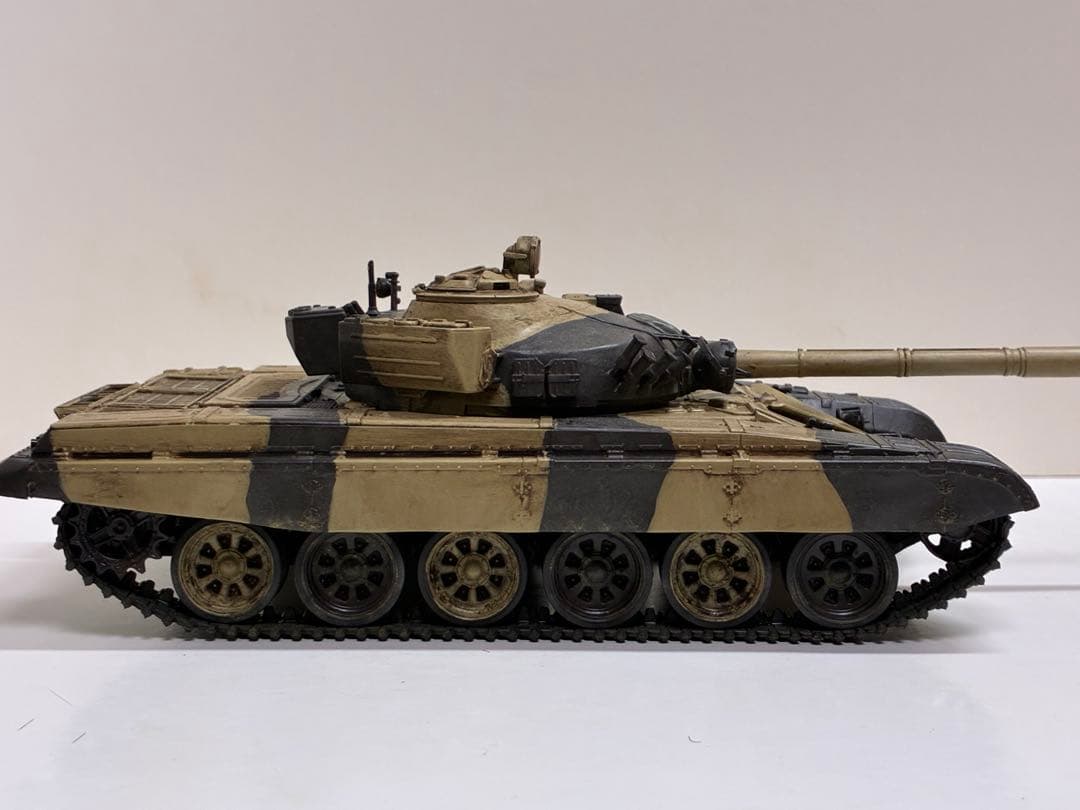 タミヤ　1/35 T-72M1 戦車　完成品　模型　戦車　プラモデル　イラン