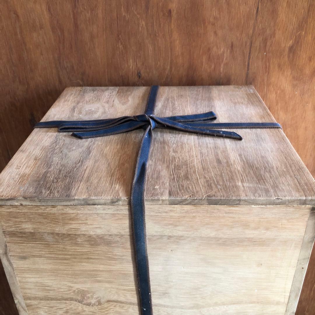 類品の少ない李朝花三島大壺桐箱入