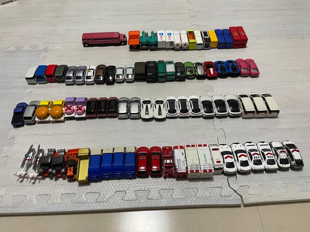 【クリスマス用・84台】TOMICA まとめ売り（おまけ付き）