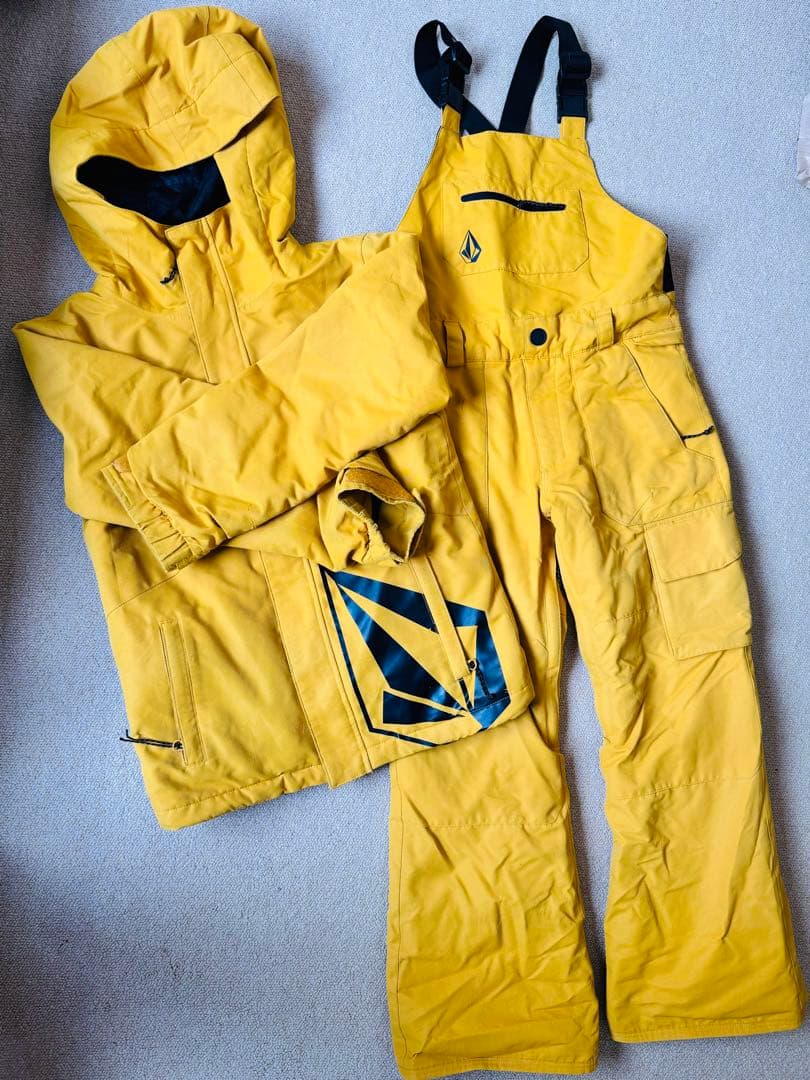 値下げしました。VOLCOM スノーボードウェア セット