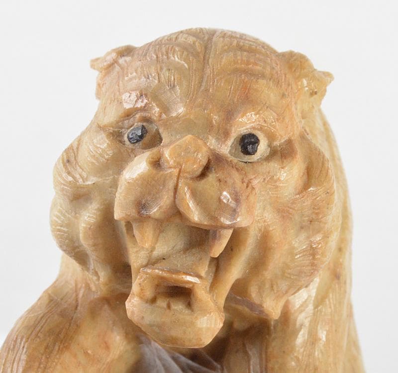 中国　玉石寿山石彫刻　神獣　置物　台付　M　R4786