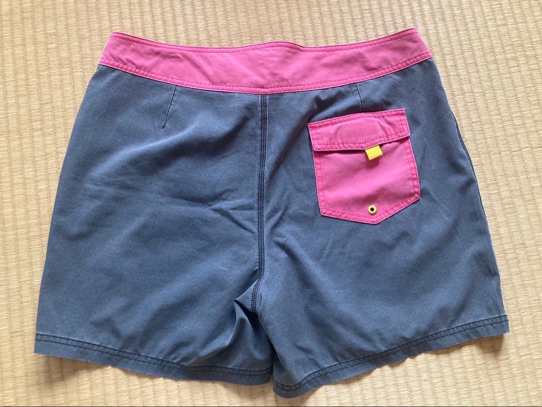 DEUS CUSTOMS ショートパンツ グレー/ピンク