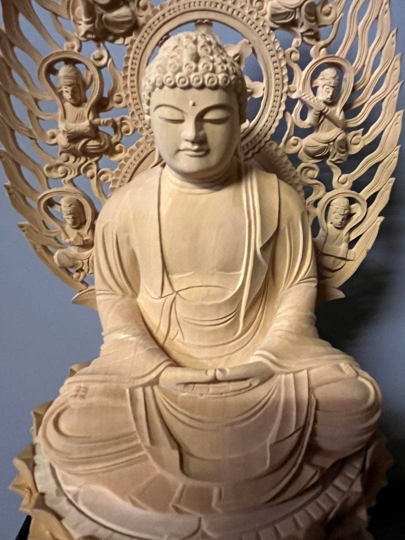 特別値下　仏像　柘植　木彫　座釈迦　台座付　飛天光背　アクリルケース付き　18