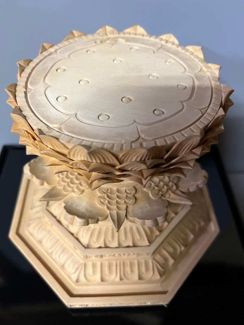 特別値下　仏像　柘植　木彫　座釈迦　台座付　飛天光背　アクリルケース付き　18