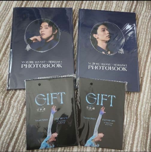 羽生結弦　雪肌精みやび『GIFT』　オリジナルデザインミラー　フォトブック