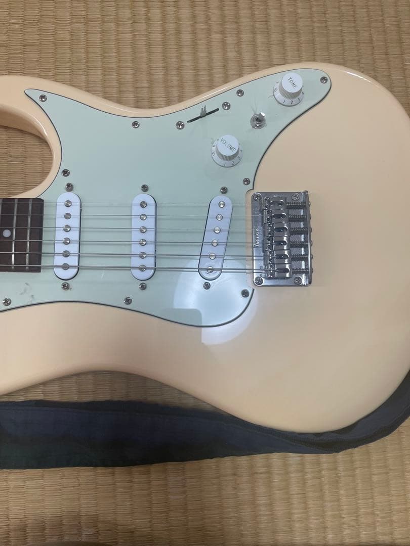 Ibanez AZES31-IV エレキギター　ストラト