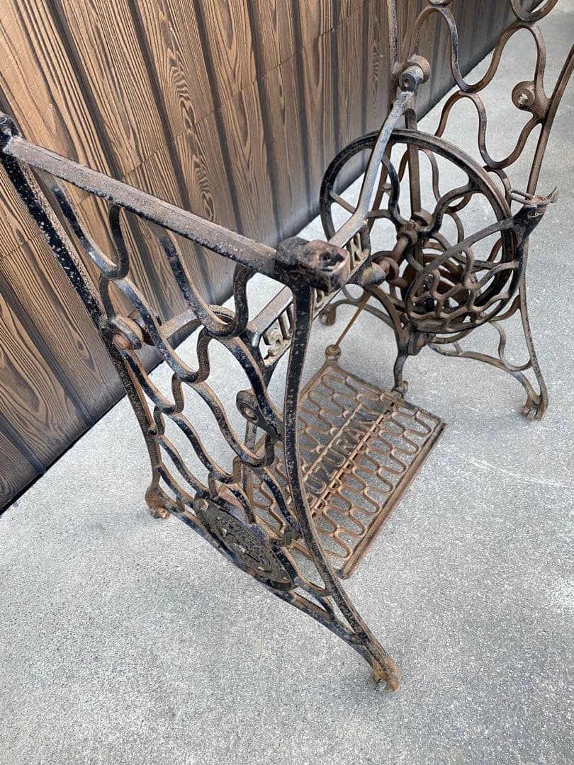 SUZURAN ミシン台　アンティーク　ミシン脚　アイアン　リメイク　カフェ