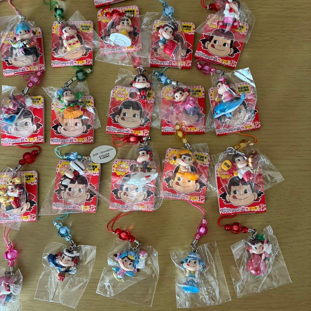 【新品未開封】ペコちゃん　43個セット　ご当地　ストラップ　キーホルダー