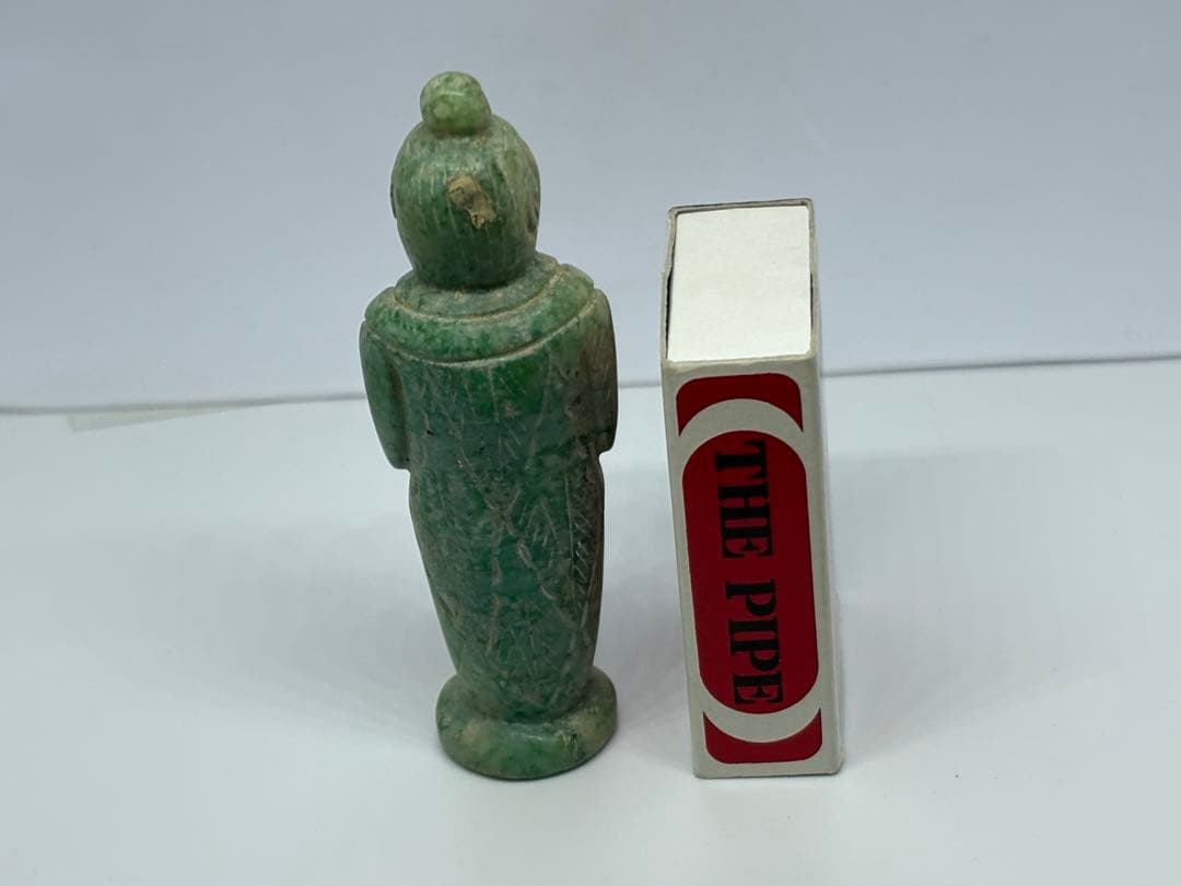 緑色の石の人型彫刻25-10