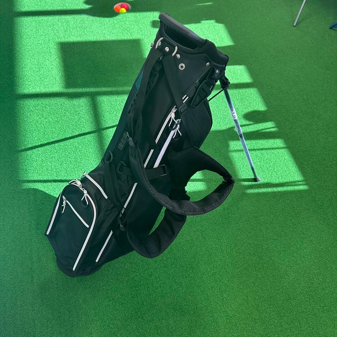 スタンド式 ブラックゴルフバッグ　キャディバック